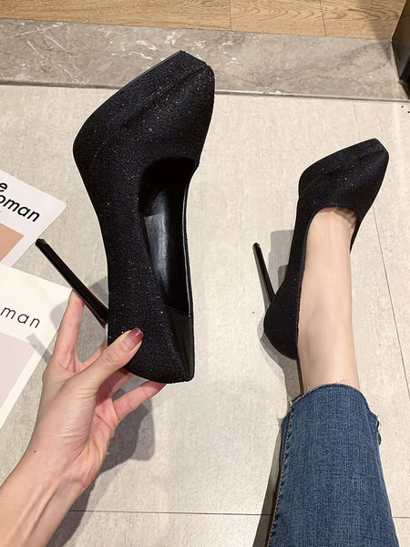 Moderne cipele na visoku petu i platformu