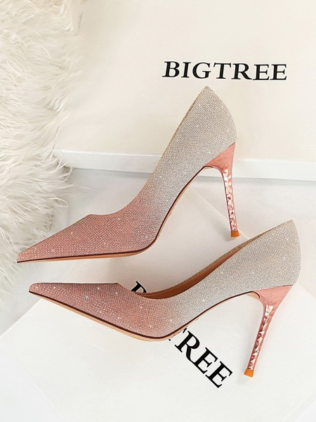 Ženske cipele u preljevnim bojama i sjajnim česticama