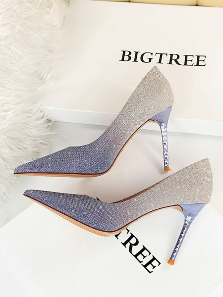 Ženske cipele u preljevnim bojama i sjajnim česticama