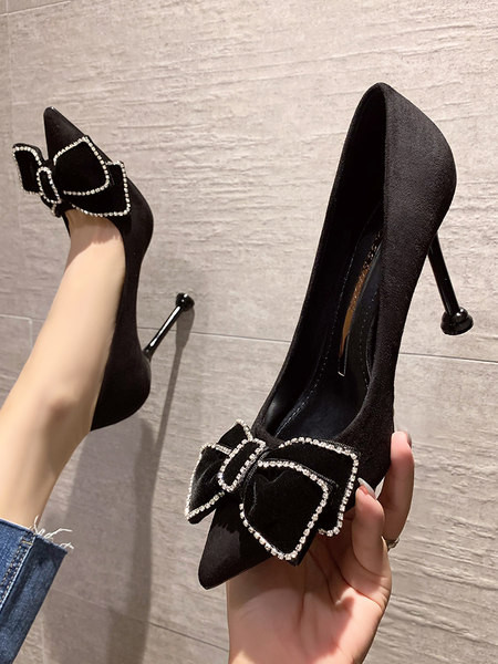 Elegantne ženske cipele od eko brušene kože s trakom i kamenčićima