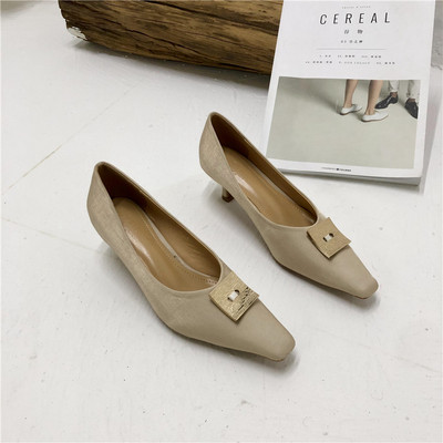 Novi model ženskih cipela na visoku petu i metalnu kopču