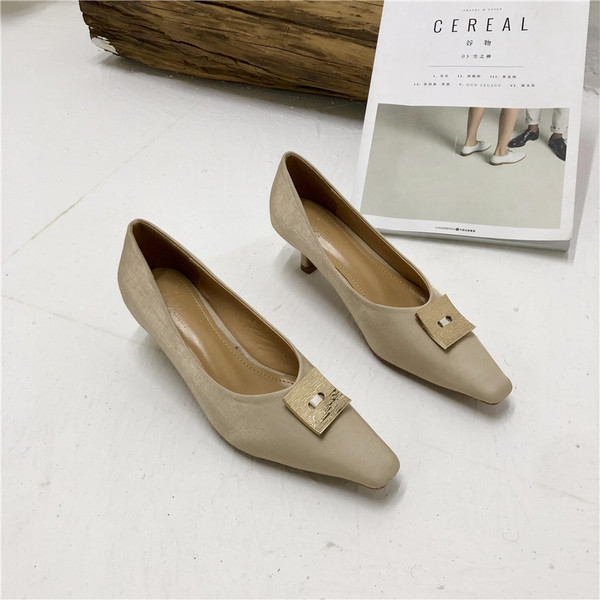 Novi model ženskih cipela na visoku petu i metalnu kopču