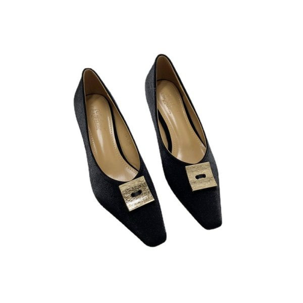 Novi model ženskih cipela na visoku petu i metalnu kopču