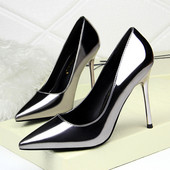 Lakirane ženske cipele sa petom od 10 cm