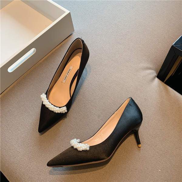 Moderne ženske cipele s petom od 6 cm i biserima