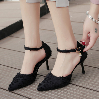 Moderni ženski model cipela na špic s resicama