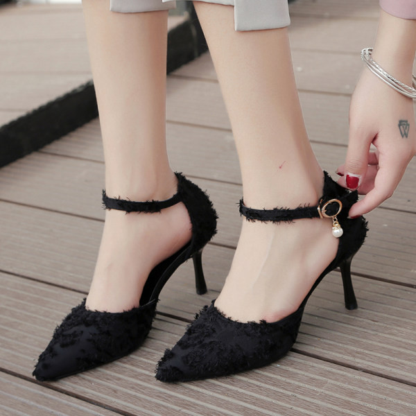 Moderni ženski model cipela na špic s resicama