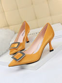 Moderne ženske kožne cipele s kopčom i petom od 7 cm