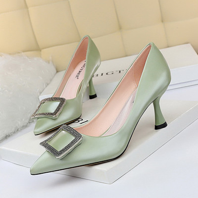 Moderne ženske kožne cipele s kopčom i petom od 7 cm