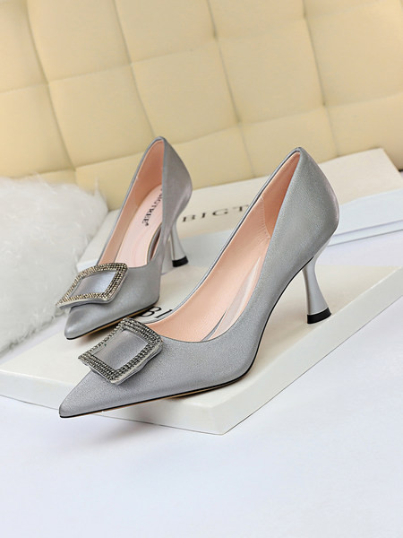 Moderne ženske kožne cipele s kopčom i petom od 7 cm