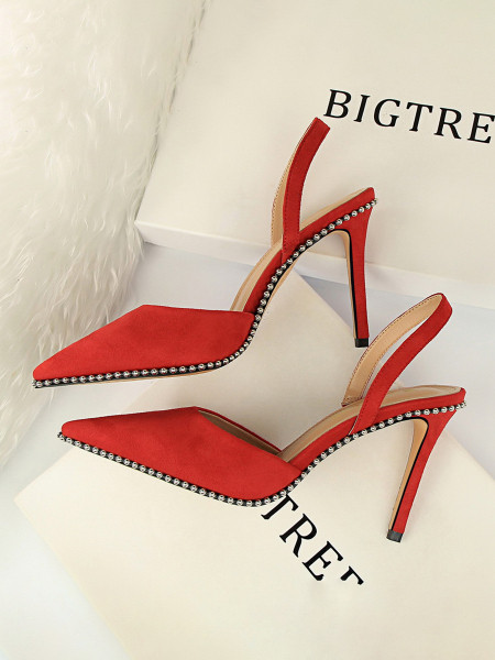 Ženske sandale od umjetne kože sa metalnim cekerima