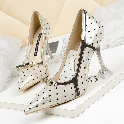 Elegantne ženske cipele s točkastom mrežom