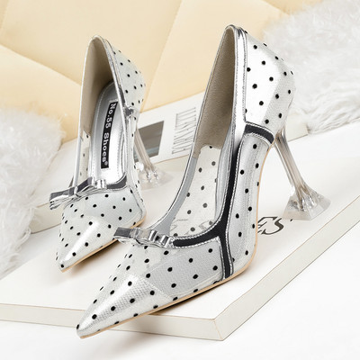 Elegantne ženske cipele s točkastom mrežom