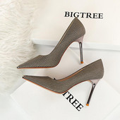 Elegantne ženske cipele na špic s tankom petom