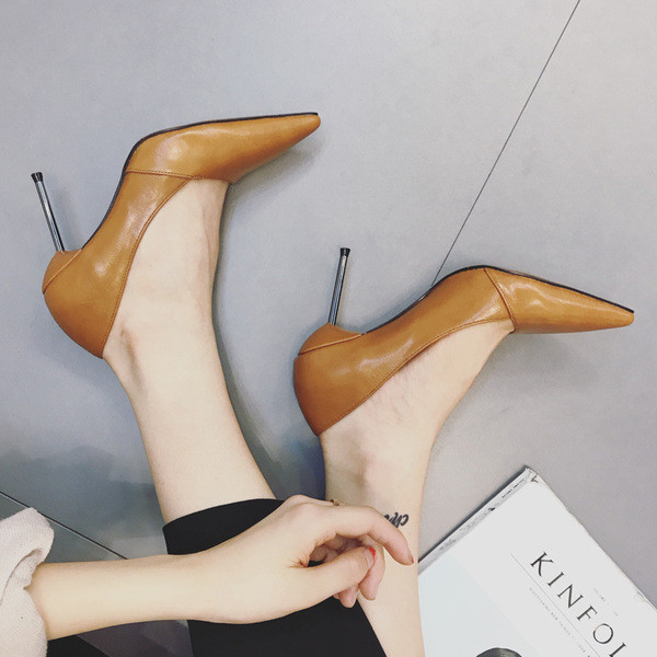 Ženske cipele od eko kože jednobojni model sa metalnom petom