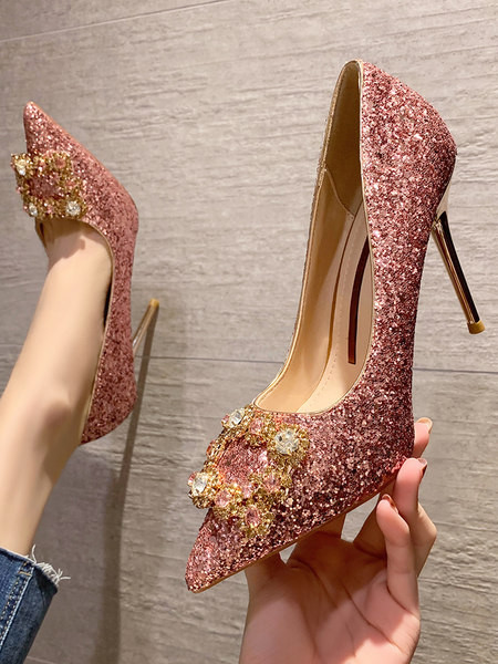 Sjajne ženske cipele s kopčom i visokom petom