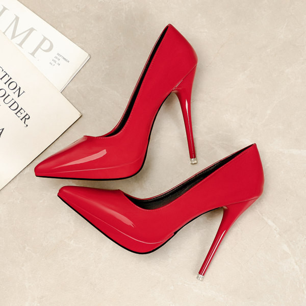 Novi model ženskih kožnih cipela na petu 12 cm