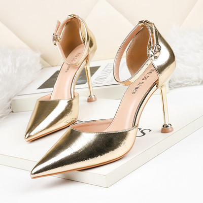 Moderne ženske cipele na špic s visokom petom i kopčom