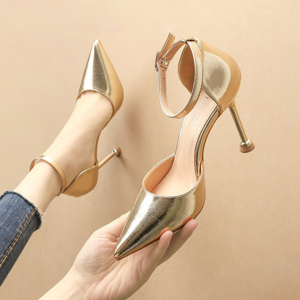 Moderne ženske cipele na špic s visokom petom i kopčom