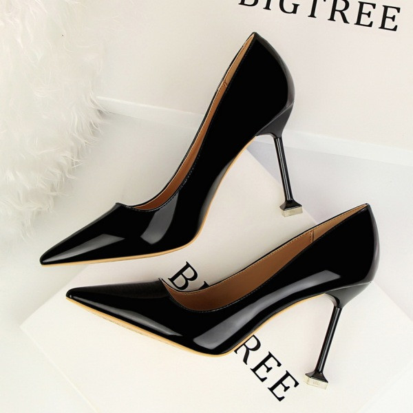 Ženske lakirane cipele na visoku petu 9,5 cm