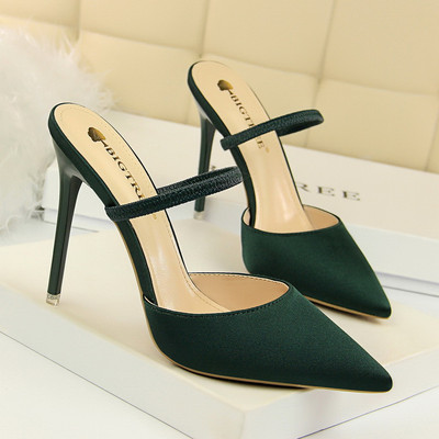 Elegantne satenske papuče na visoku petu