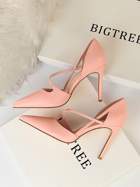 Modernūs moteriški batai iš dirbtinės odos plonais kulnais