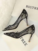 Pantofi casual dama cu toc subtire - model ascutit in negru si bej