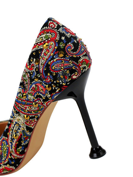 Moderne ženske cipele na visoku petu s metalnim ukrasom