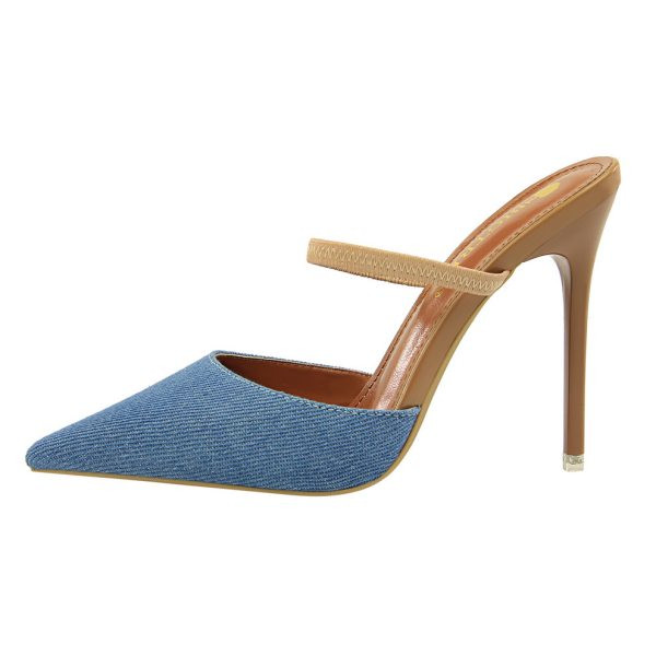 Ženske ležerne cipele na tanku petu na špic model plave boje