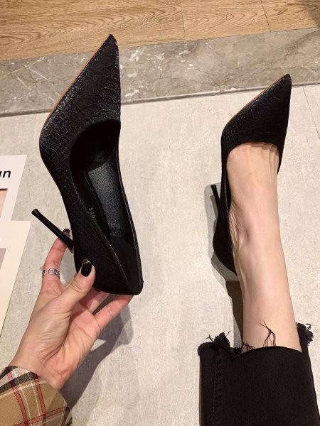 Elegantne ženske cipele s tankom petom od 10 cm