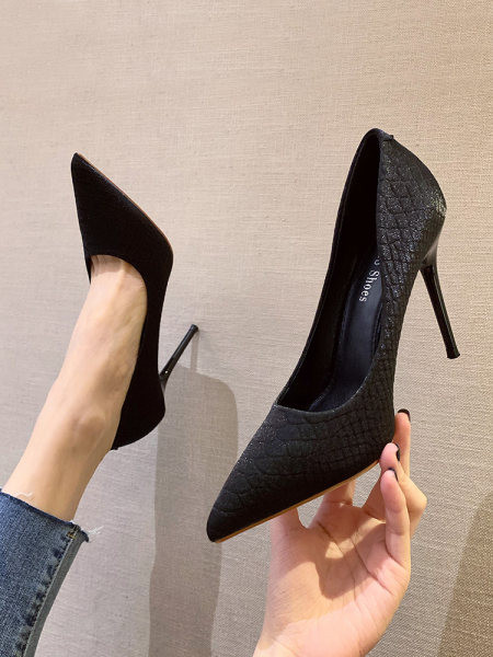 Elegantne ženske cipele s tankom petom od 10 cm