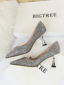 Elegantne ženske cipele sa sjajnim efektom - model na špic u više boja