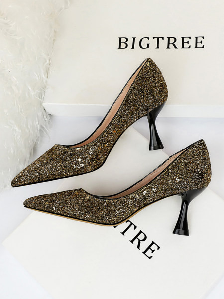 Elegantne ženske cipele sa sjajnim efektom - model na špic u više boja