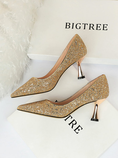 Elegantne ženske cipele sa sjajnim efektom - model na špic u više boja
