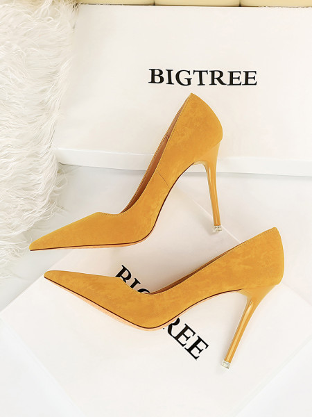 Elegantne ženske cipele od eko brušene kože na tanku petu