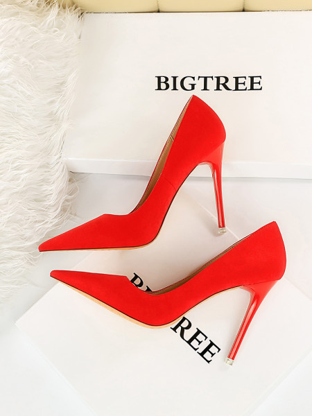 Elegantne ženske cipele od eko brušene kože na tanku petu