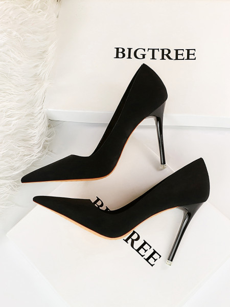 Elegantne ženske cipele od eko brušene kože na tanku petu