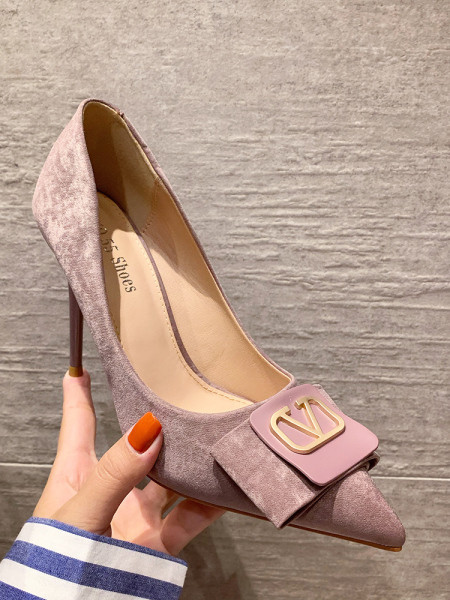 Elegantne ženske cipele sa metalnim elementom i visokom petom od 10 cm