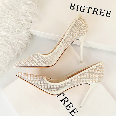 Mrežaste cipele na špic s visokom petom