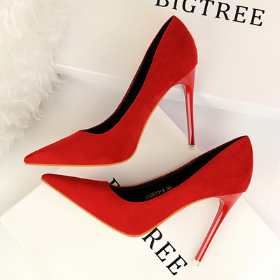 Moteriški laisvalaikio batai su aukštakulniais - skirtingų spalvų smailaus modelio