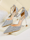 Ženske sjajne cipele s remenom i visokom petom