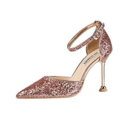 Ženske sjajne cipele s remenom i visokom petom