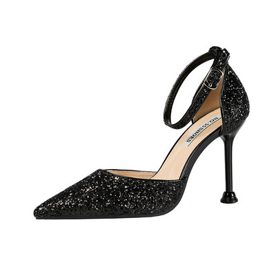 Ženske sjajne cipele s remenom i visokom petom