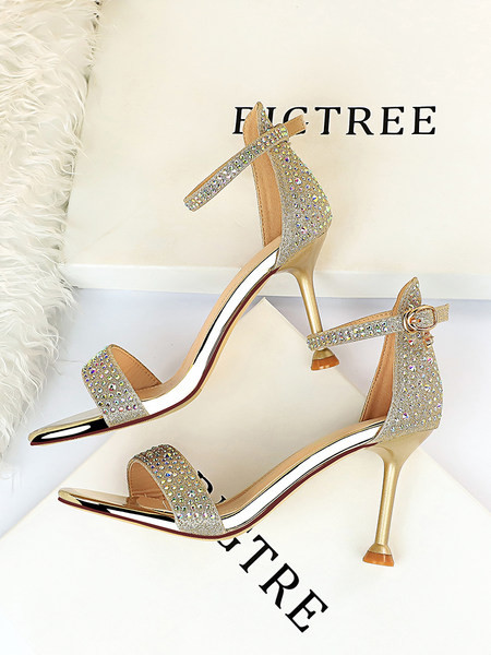 Moteriškos basutės progai su puošmenomis