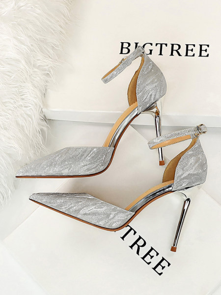 Elegantne ženske sandale sa zlatnom petom