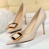 Ženske casual cipele s tankom petom i metalnom kopčom