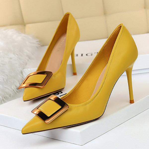 Ženske casual cipele s tankom petom i metalnom kopčom