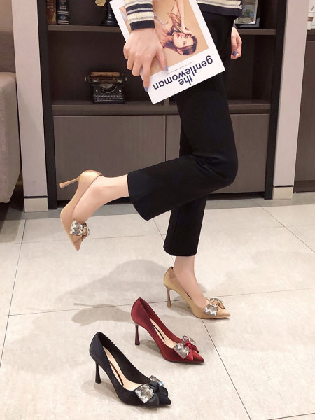 Moderne ženske cipele s trakom i petom od 9 cm