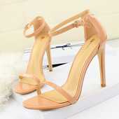 Novi model ženskih sandala na petu visine 11 cm