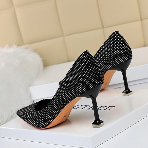 Ženske cipele od eko brušene kože s kamenčićima